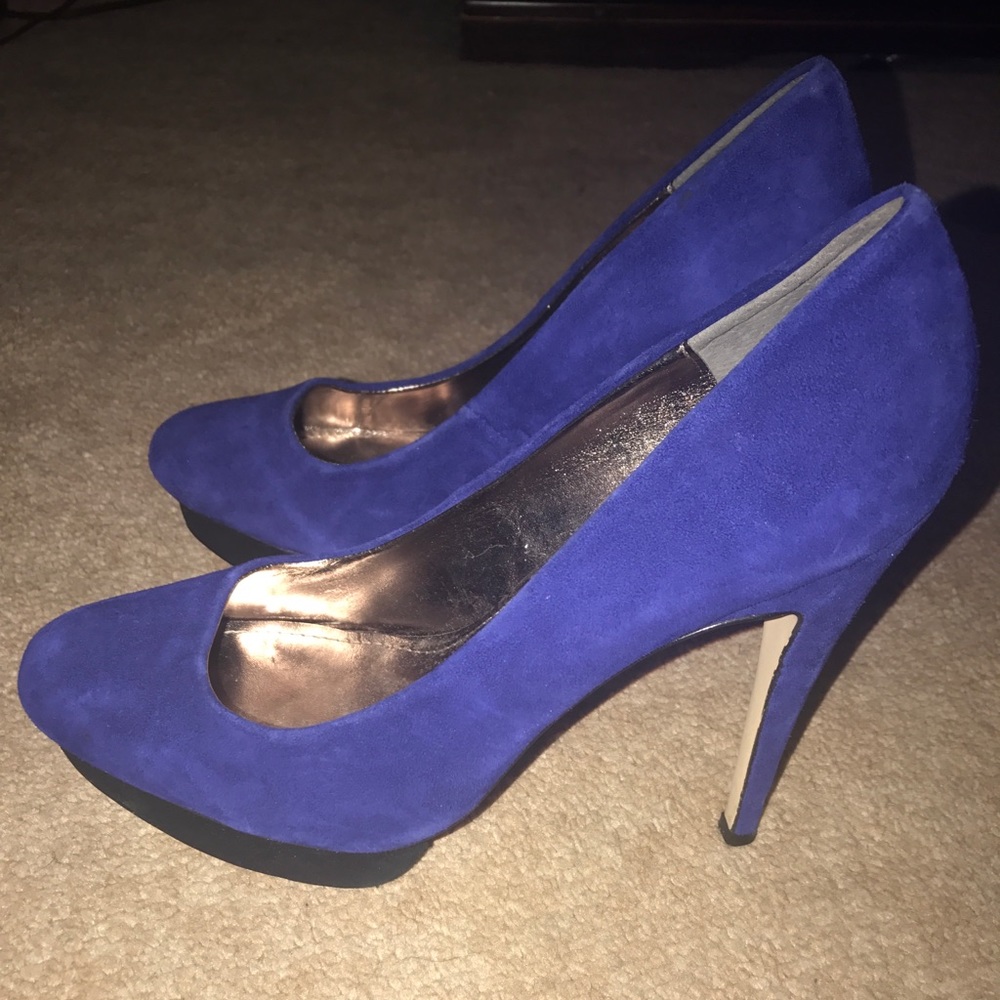 DV by Dolce Vita blue suede pumps.